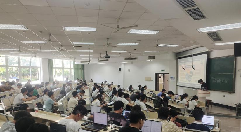 凌睿工作室成功举办2025年招新宣讲会，凌睿科技引领创新风潮